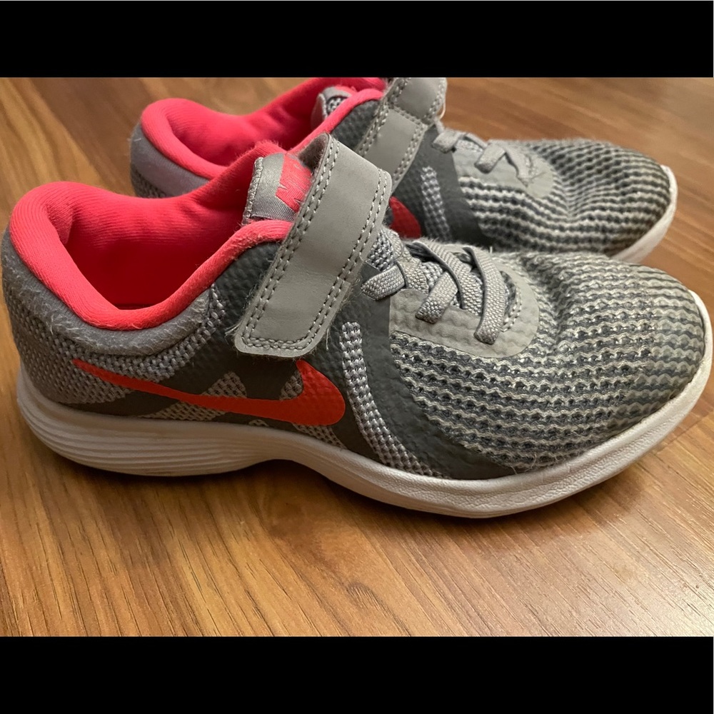 Girls Nike Revolution 4 shoes
